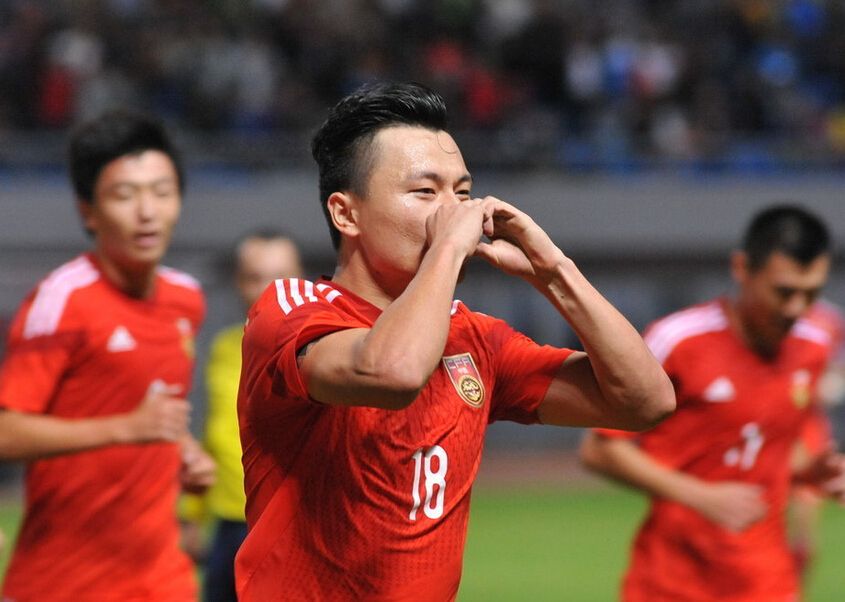 华沙冠军瓦尔瓦布夺得胜利，建功连进四球的简单介绍